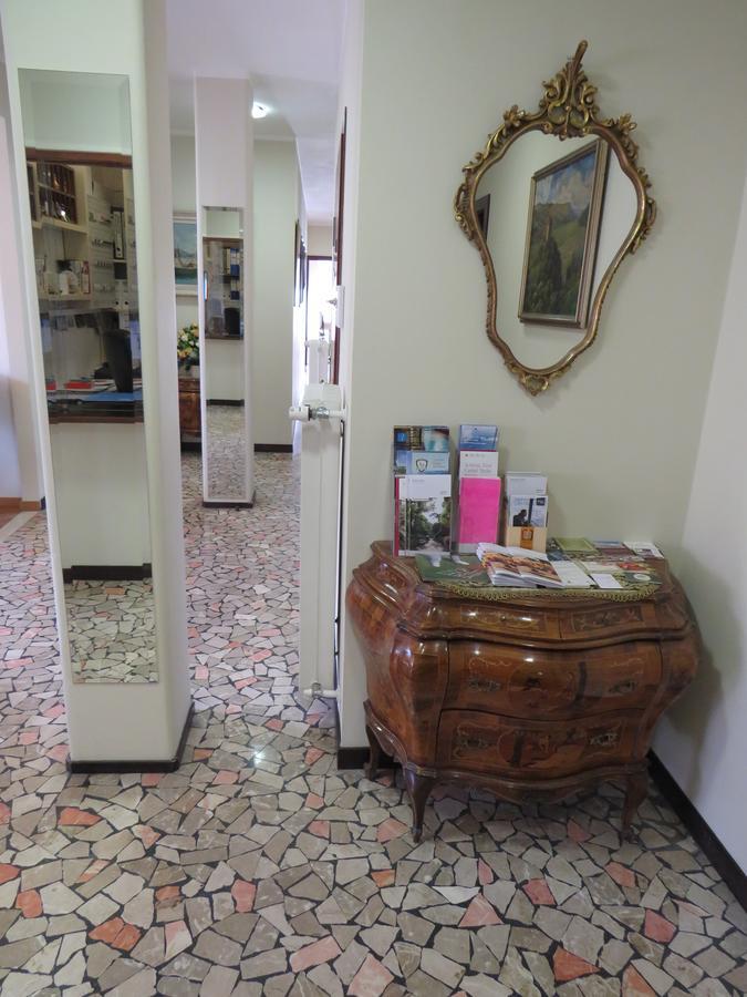 Garni Domus Mea Hotell Merano Exteriör bild