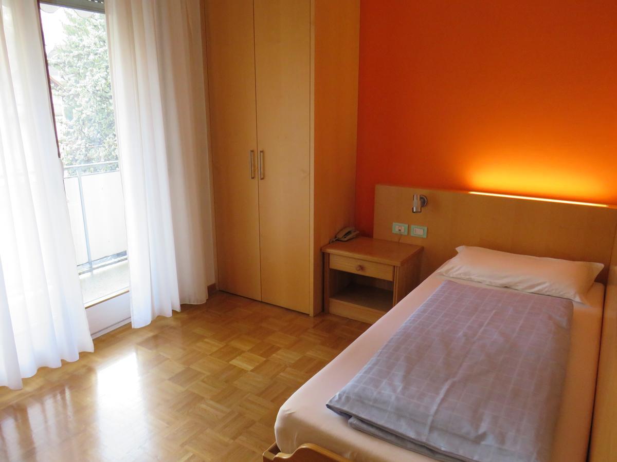 Garni Domus Mea Hotell Merano Exteriör bild