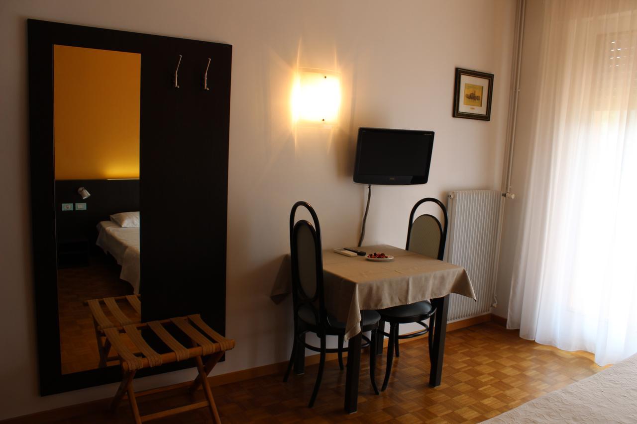 Garni Domus Mea Hotell Merano Exteriör bild